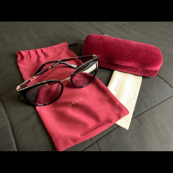 Gucci Glasses - Picture 3 of 4